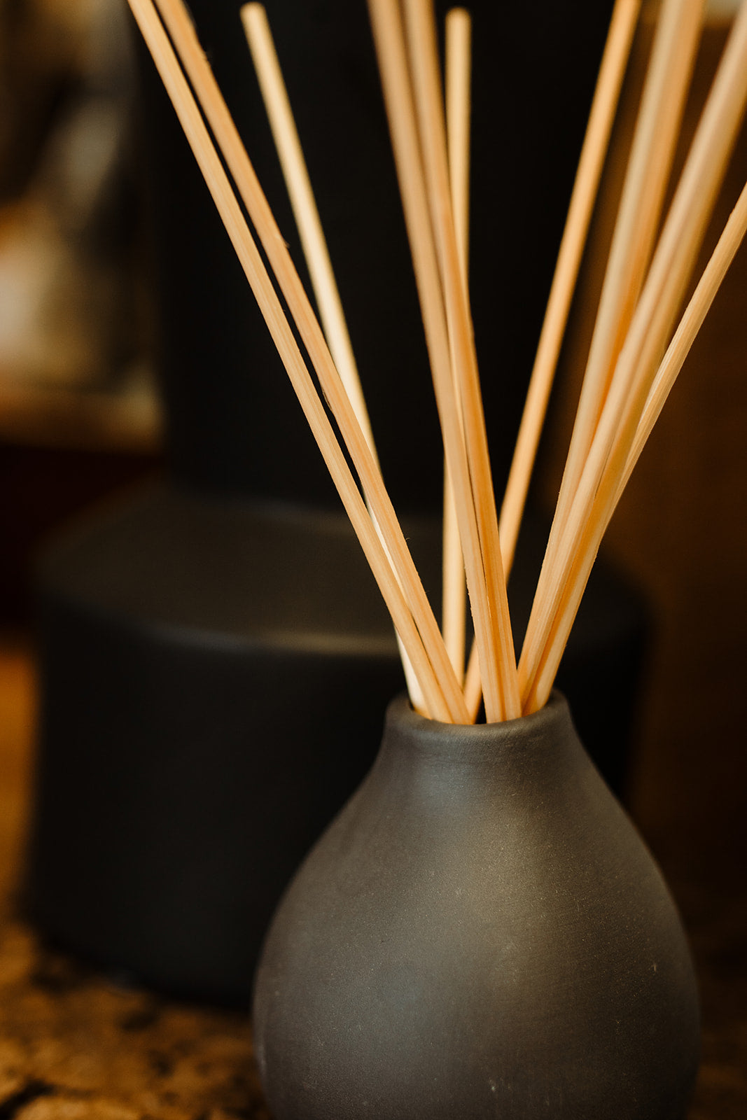 INDIAN SANDALWOOD REED DIFFUSER - PEPPER RASPBERRY AND TONKA