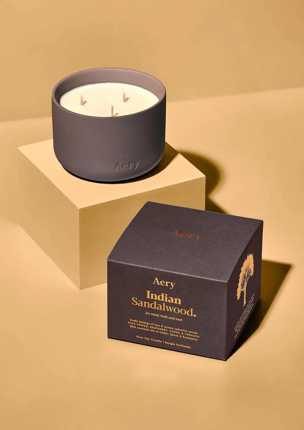 INDIAN SANDALWOOD TRIPLE WICK CANDLE - PEPPER RASPBERRY AND TONKA