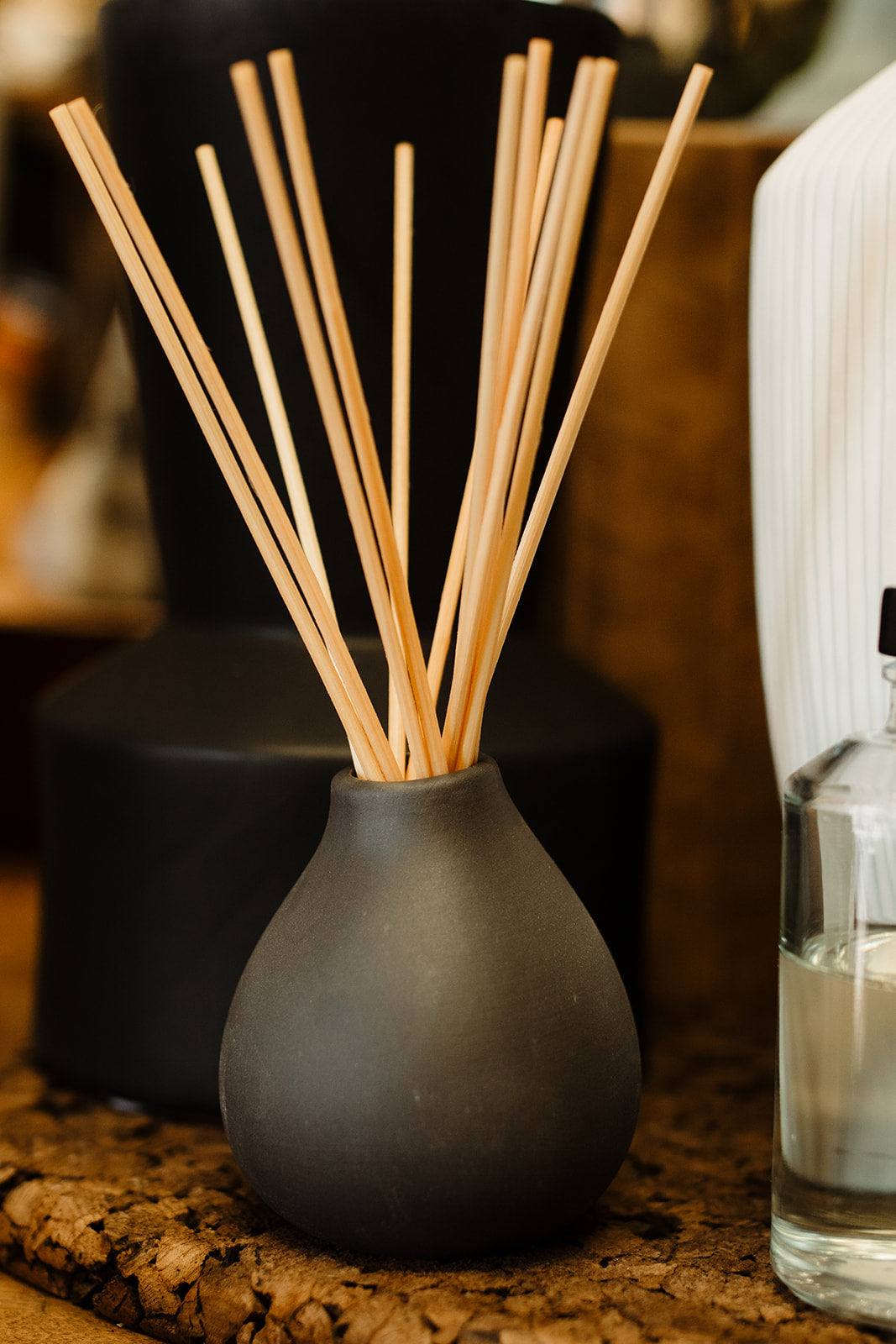 INDIAN SANDALWOOD REED DIFFUSER - PEPPER RASPBERRY AND TONKA